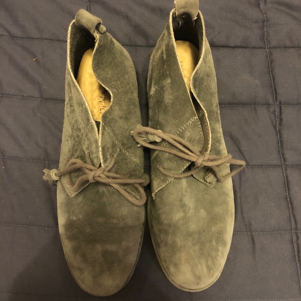 Hush Puppies gray suede chukka